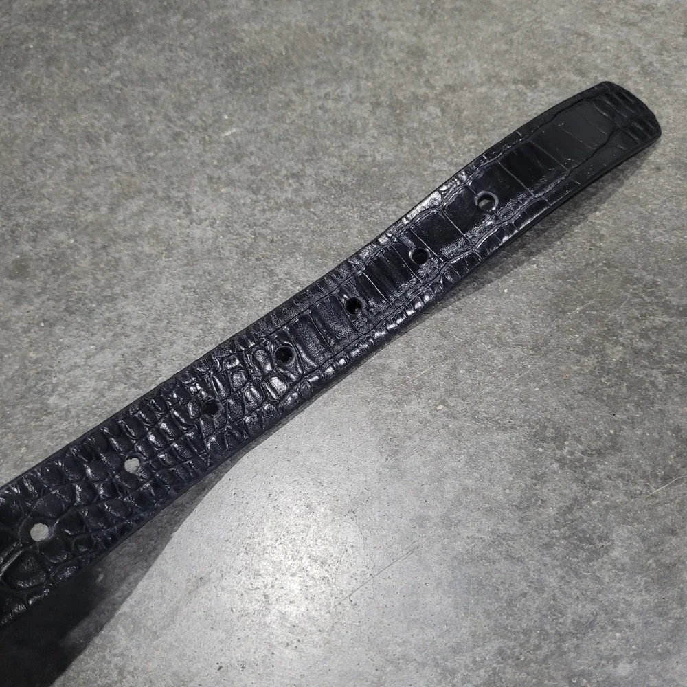 Black Leather Belt Medium Croc Embossed Heritage Classic Equestrian Round Buckle